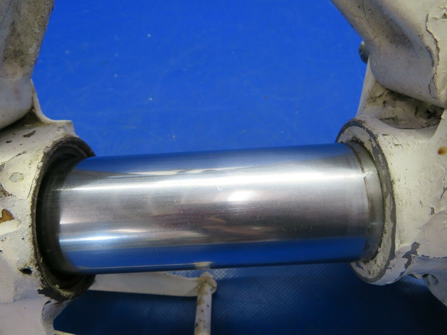 Cessna 310P Nose Gear Strut Assy Trunnion P/N 5842000-213 (0620-691)