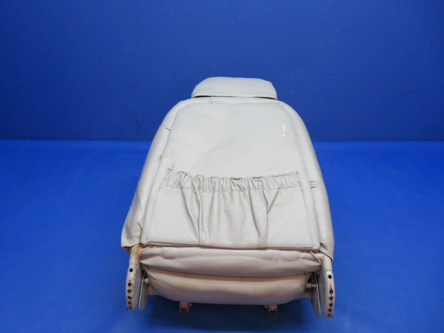 Cessna 310 / 310Q Cessna Center LH Seat Grey Leather P/N 0812874-3 (0823-674)