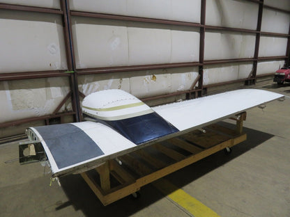 1980 Piper PA-34-200T Seneca II RH Wing P/N 37093-13R w/ De-ice (0224-94)