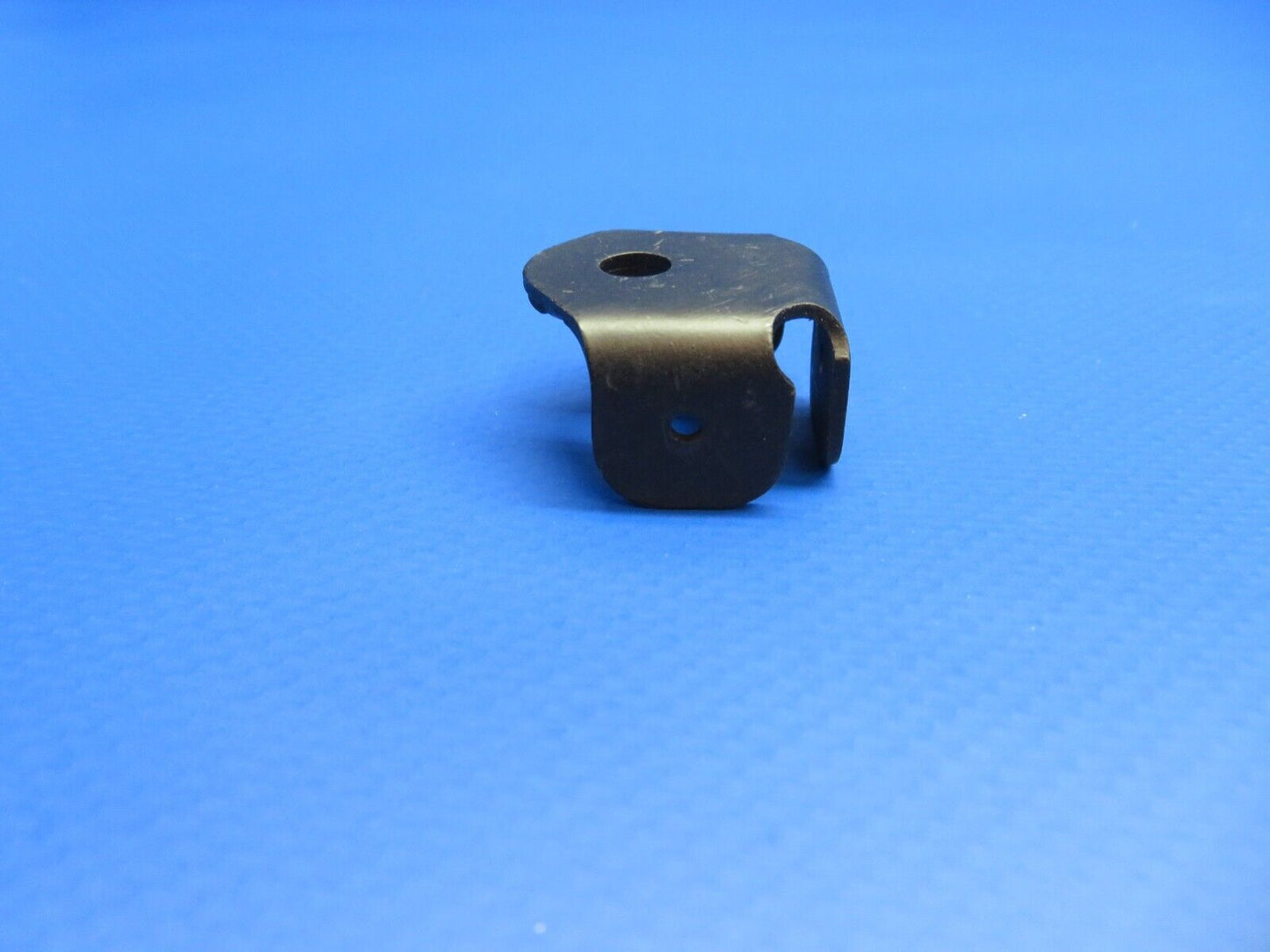 Piper Bracket - Elevator Hinge P/N 49758-002 NOS (0922-581)