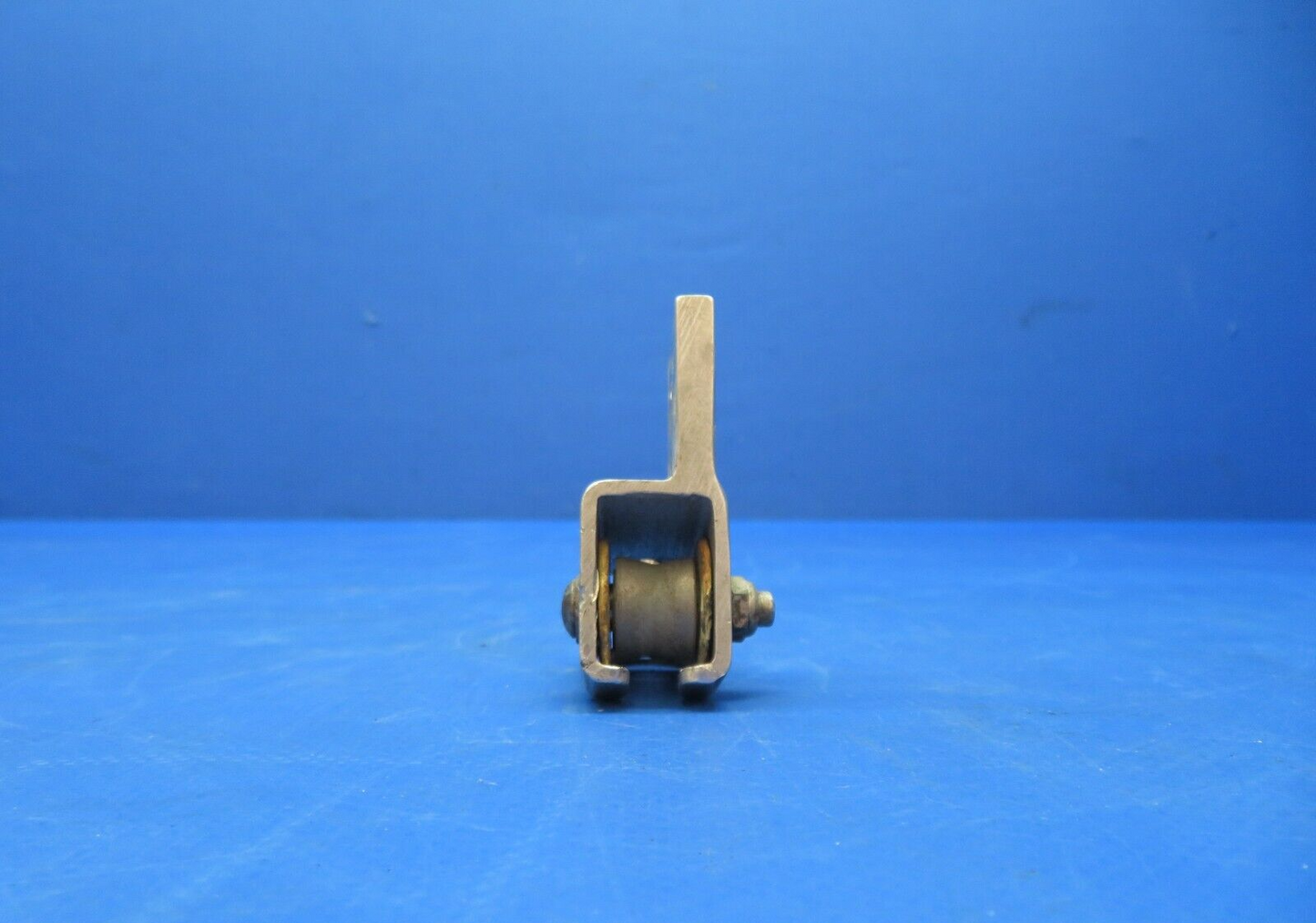 Cessna 172 Wheel Housing Front Seat P/N 0700645-1 (0723-402)