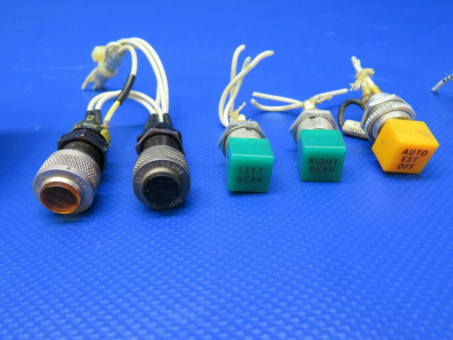 Piper PA-32R-300 Lance Annunciator & Press to Test Lights 1 LOT (0121-306)