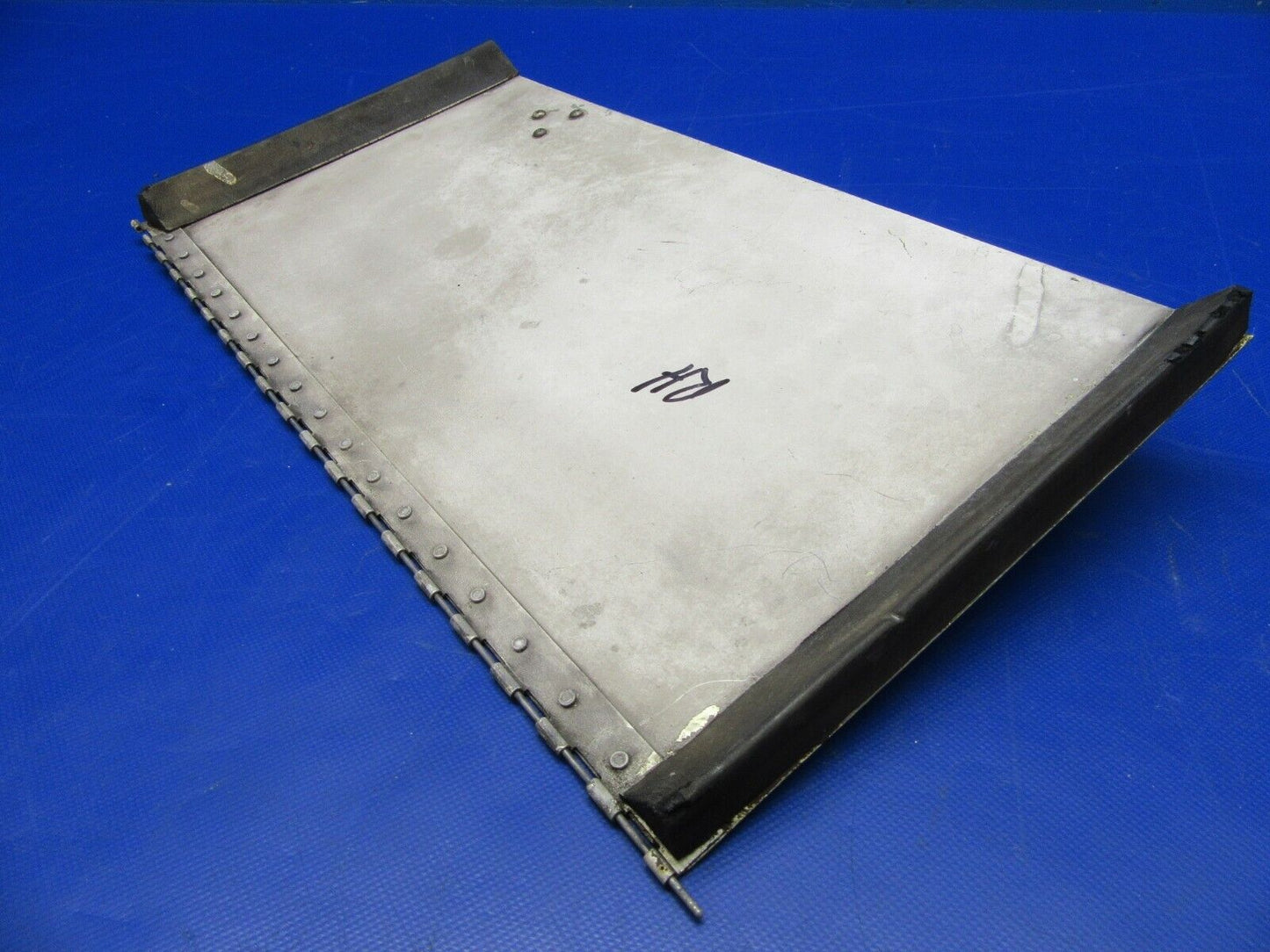 Cessna 310R RH Cooling / Cowl Flap Assembly P/N 0852600-20 (0520-216)