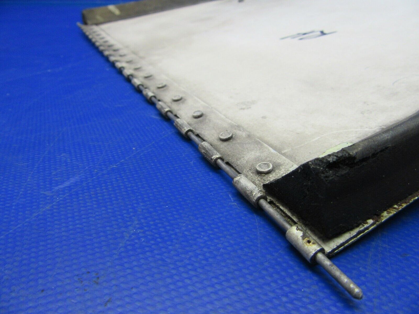 Cessna 310R RH Cooling / Cowl Flap Assembly P/N 0852600-20 (0520-216)