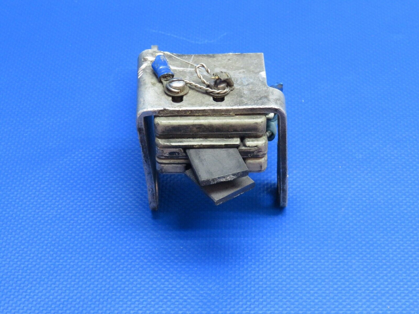 Piper PA-46-310P B. F. Goodrich Prop De-Ice Block Bracket 3E2011-1 (1223-1108)