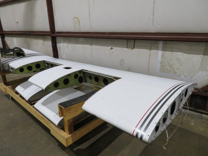 1978 Piper PA-34-200T Seneca LH Wing P/N 37093-03 (0423-104)