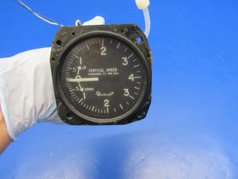 United Instruments Vertical Speed Indicator P/N 58-380018-1 (1017-177)