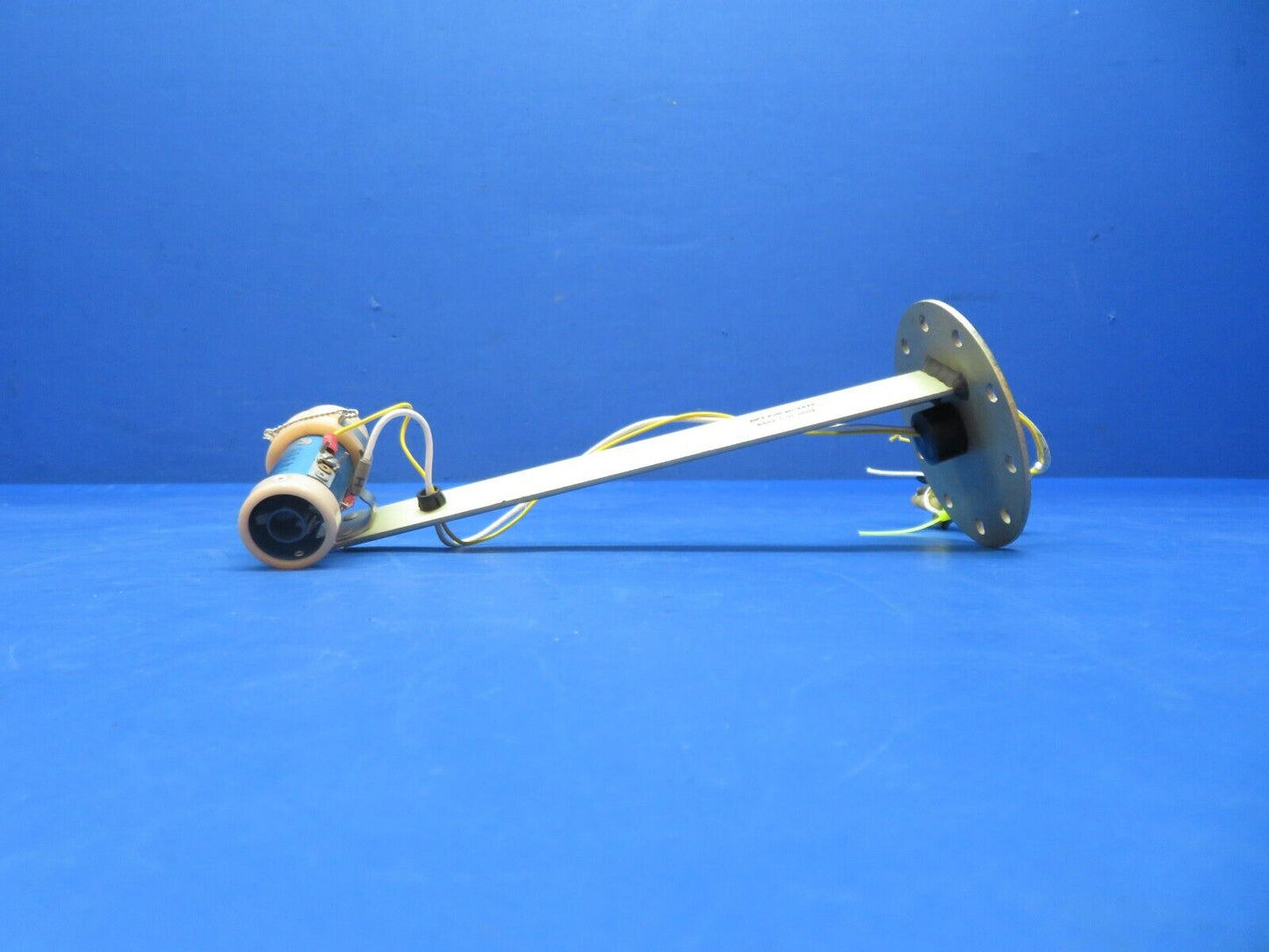 Cessna 310 / 310Q CAS RH OTBD Fuel Sensor w/ Mount P/N 9910082-11 (0823-669)