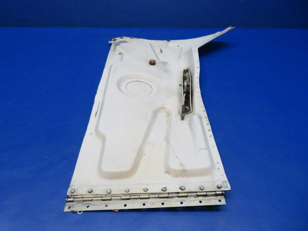 Cessna 401 / 401A RH OTBD Main Gear Door Assy P/N 0826002-203 (1223-351)