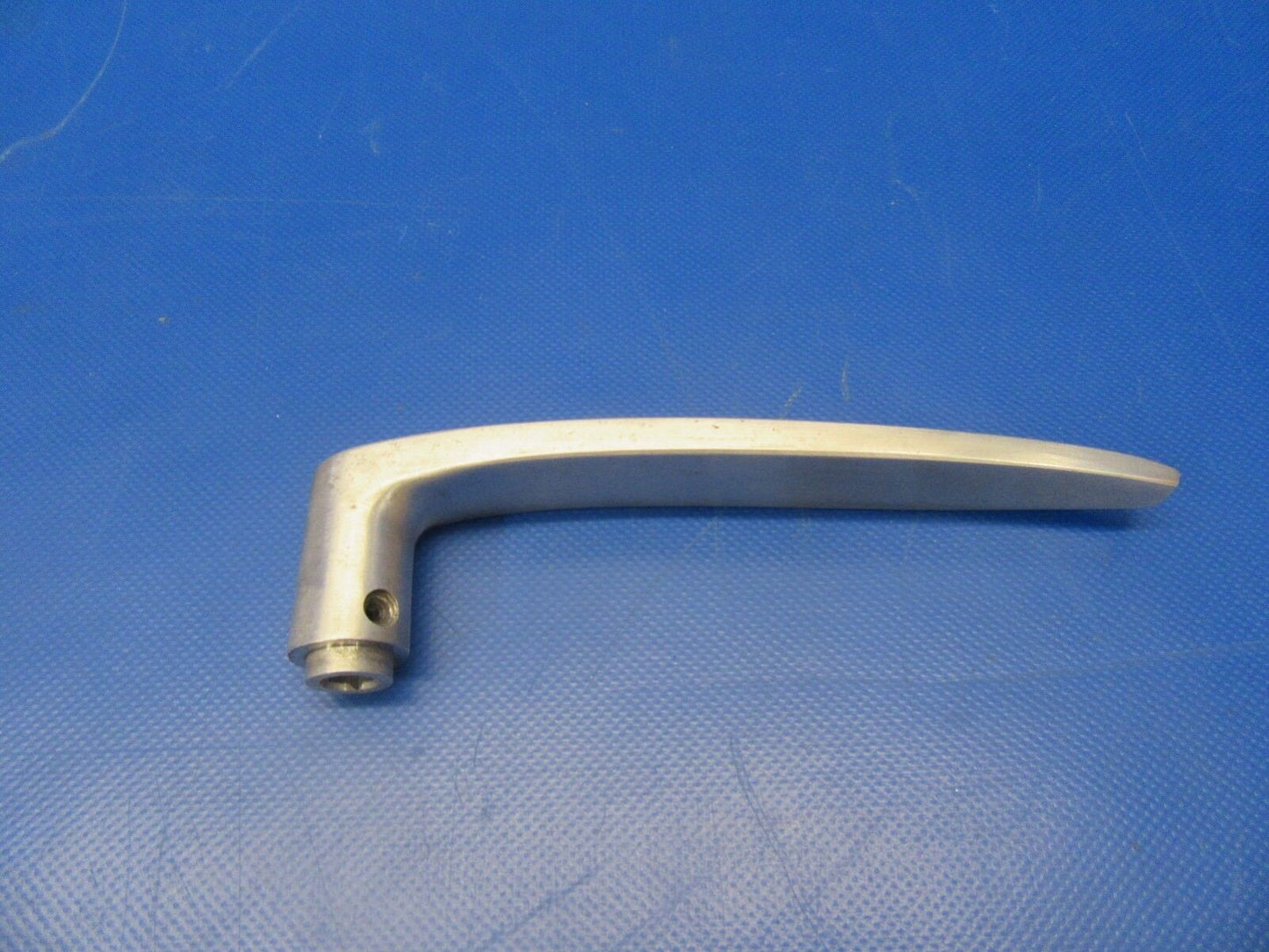 Beech Baron 58P Handle Door Aft Cabin P/N 102-430445-1 (0318-72)