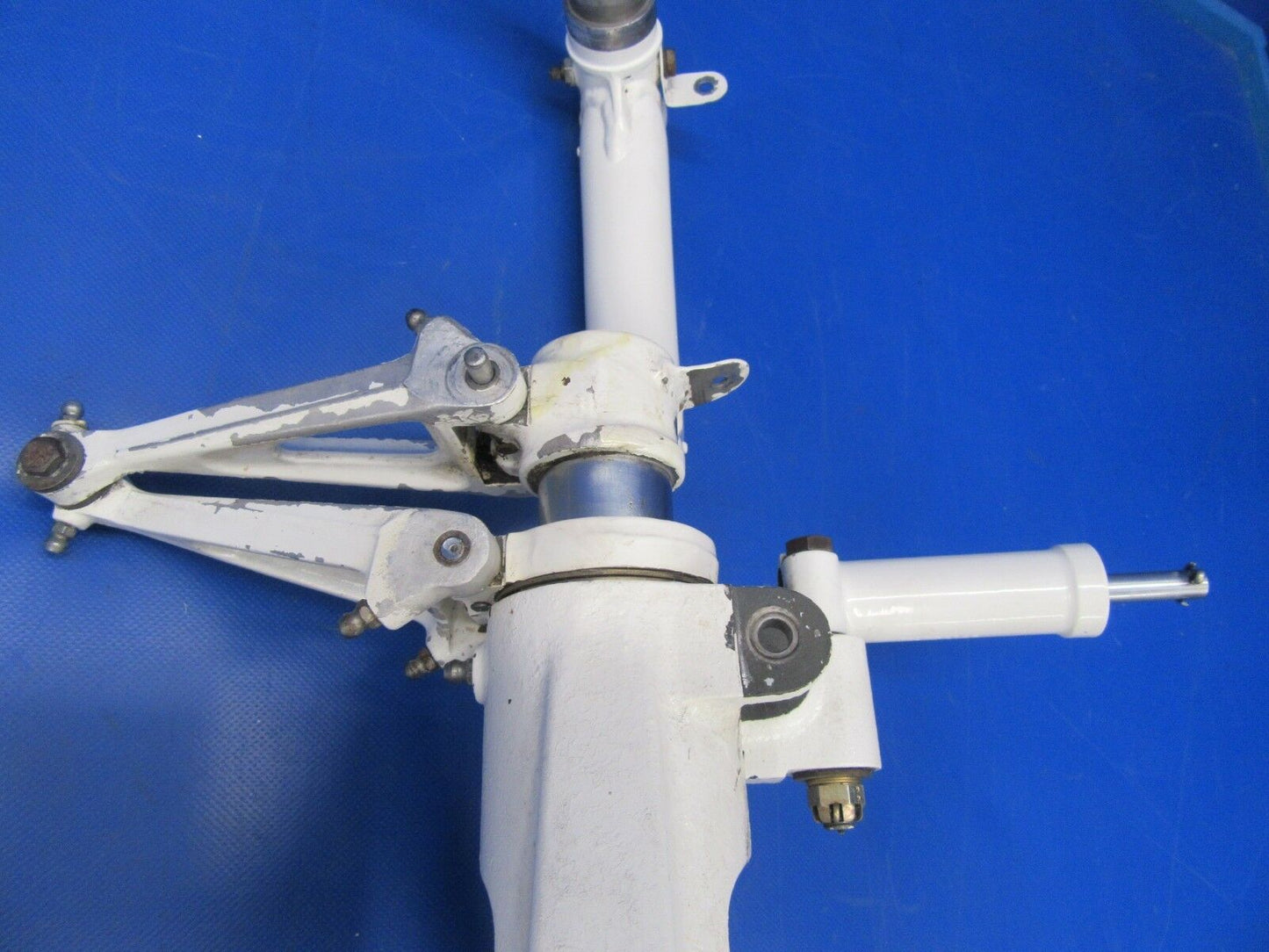 Beech Baron 95-B55 Nose Gear 96-820000-618, 35-825196-696 (1118-02)