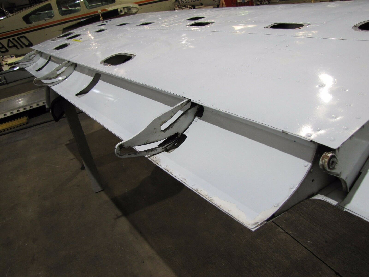 1976 Cessna Cardinal 177B Wing LH P/N 1722001-19 (0317-16)