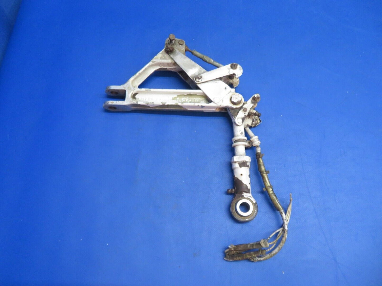 Piper PA-34-200T Seneca II LH Truss Main Gear w/ Switch P/N 78721-02 (0223-907)
