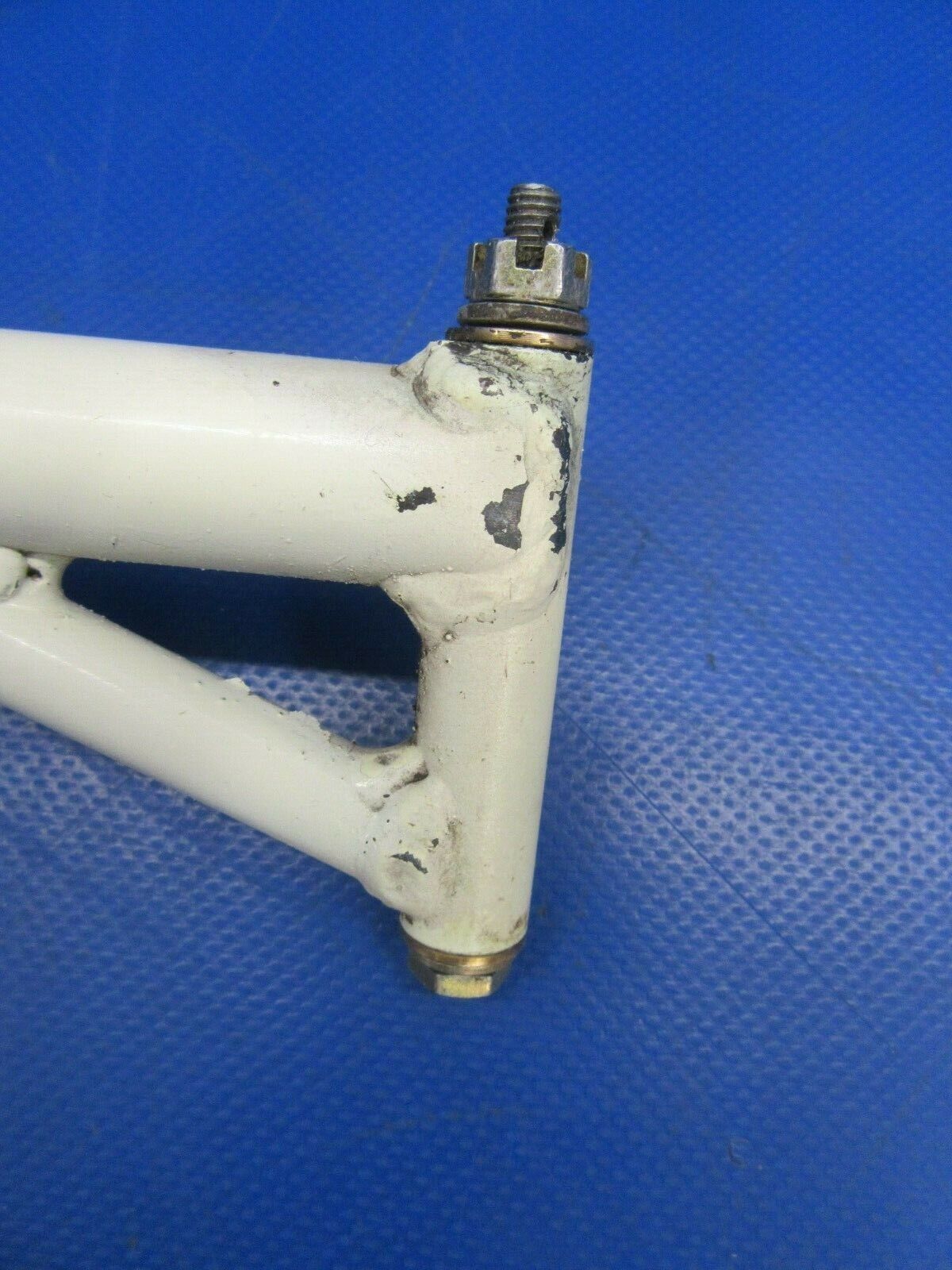 Bellanca 17-30A Super Viking Actuating Arm Aileron RH 195347R/H (0819-306)