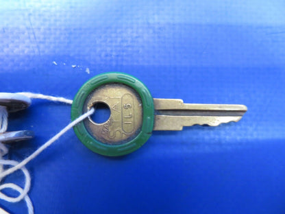 Piper PA-34-200T Seneca II AFT Cabin Door Assy w/ Key P/N 96981-10 (0323-573)