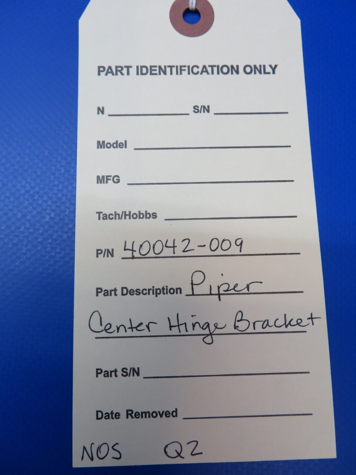 Piper Center Hinge Bracket P/N 40042-009 NOS (0922-327)