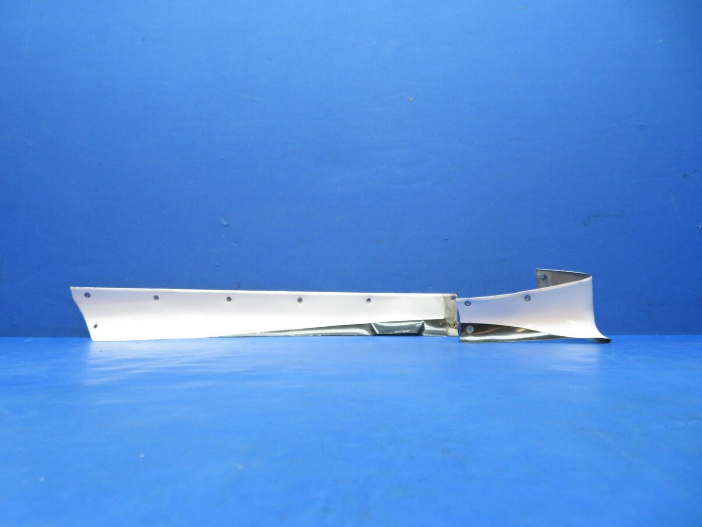 Cessna 310 / 310I RH Fuel Tank Front & Upper Fairings P/N 0823413-4 (1023-167)
