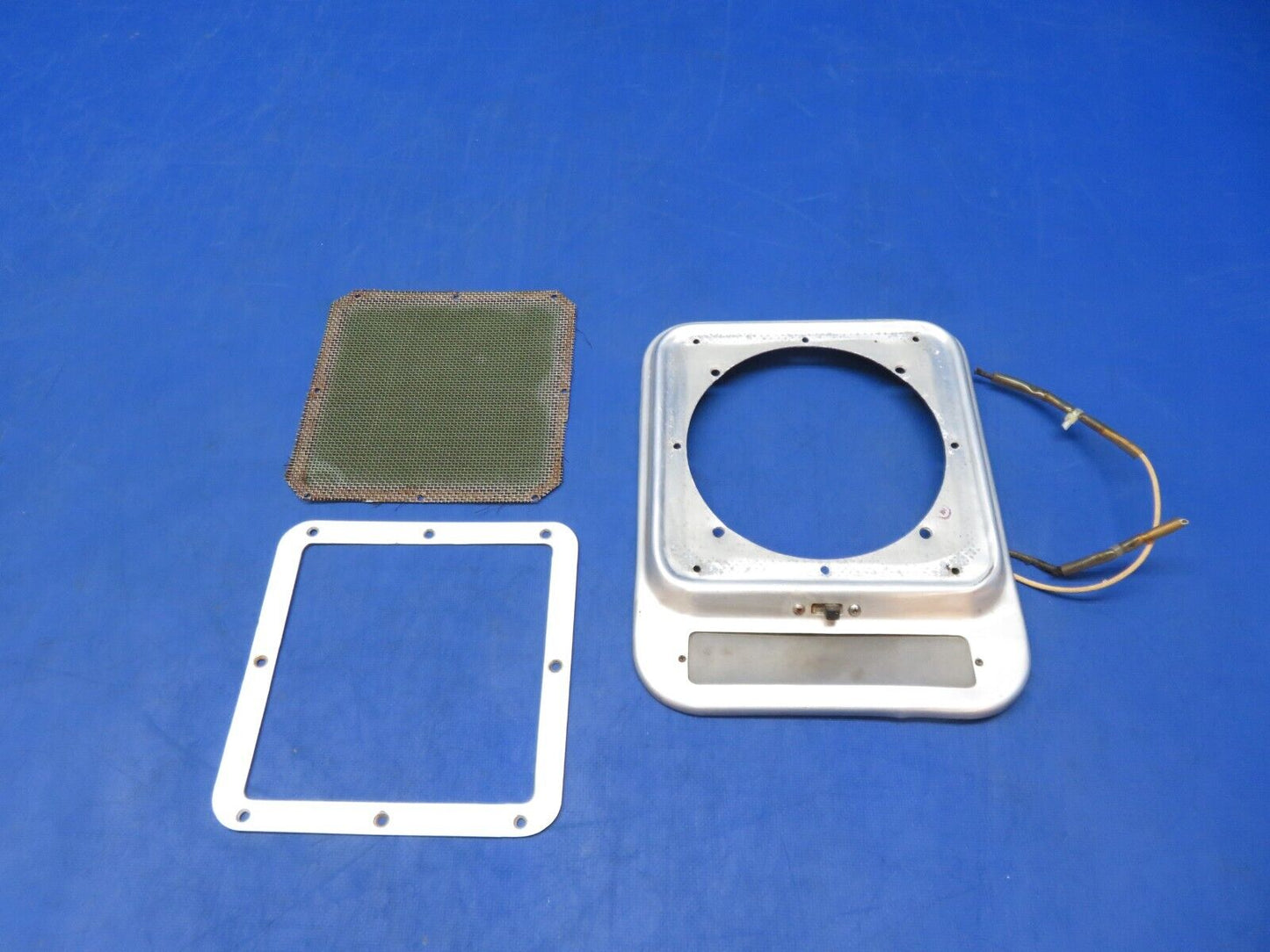 Beech C-35 Bonanza Dome Light & Radio Speaker Assy P/N 35-344140-602 (1023-229)