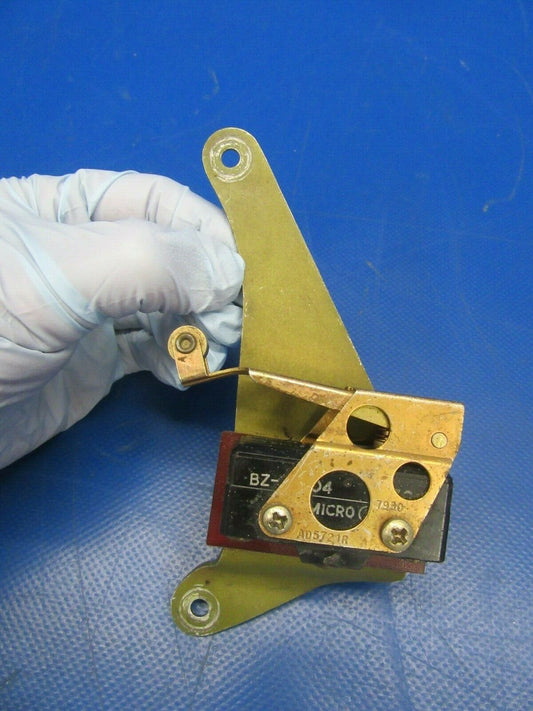 Cessna 310 R Up Limit Switch & Bracket BZ7RT04 & 5045028-5 (0219-260)