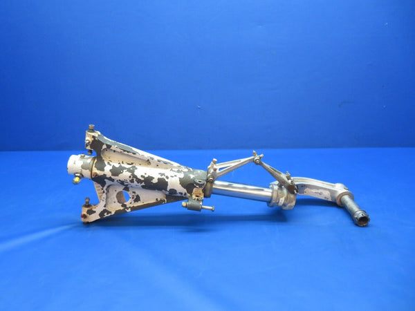 Beech 95-B55 Baron Nose Gear Assy P/N 35-825196-696 (0623-433)