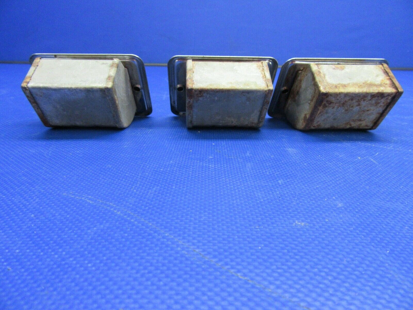 Beech Baron 95-B55 Ash Tray P/N 2A20580 LOT OF 3 (1121-356)