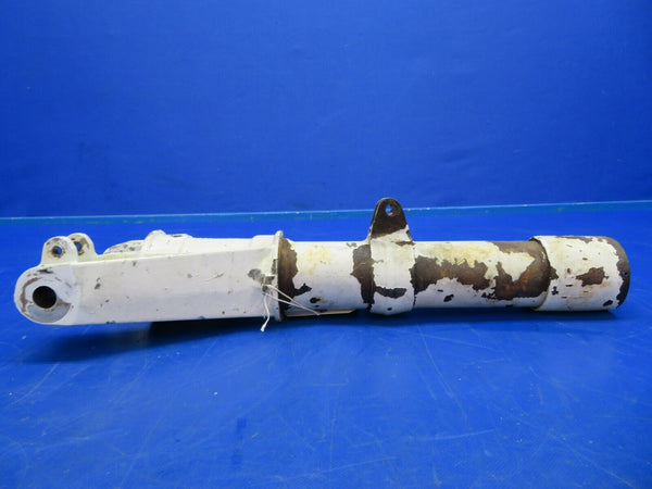 Cessna 310P Landing Gear Cylinder & Trunnion Assy RH P/N 5041000-210 (0720-304)