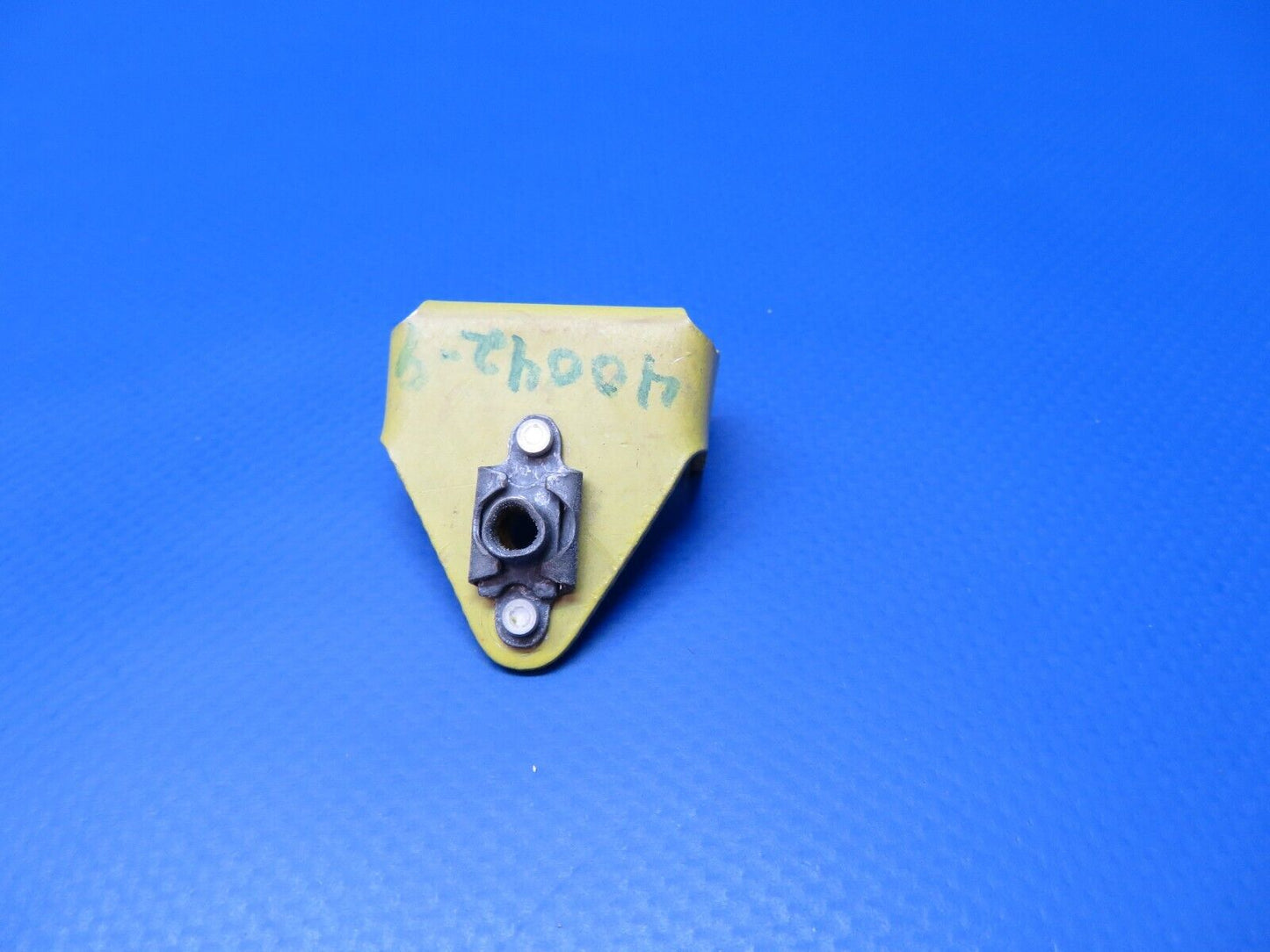 Piper Center Hinge Bracket P/N 40042-009 NOS (0922-327)