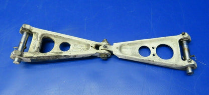 Beech Baron 95-A55 Main Gear Torque Knee Upper & Lower 35-815194-1 (0420-333)