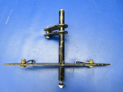 Piper PA-32RT-300 Lance Bellcrank Aileron RH P/N 95680-01 (0521-763)