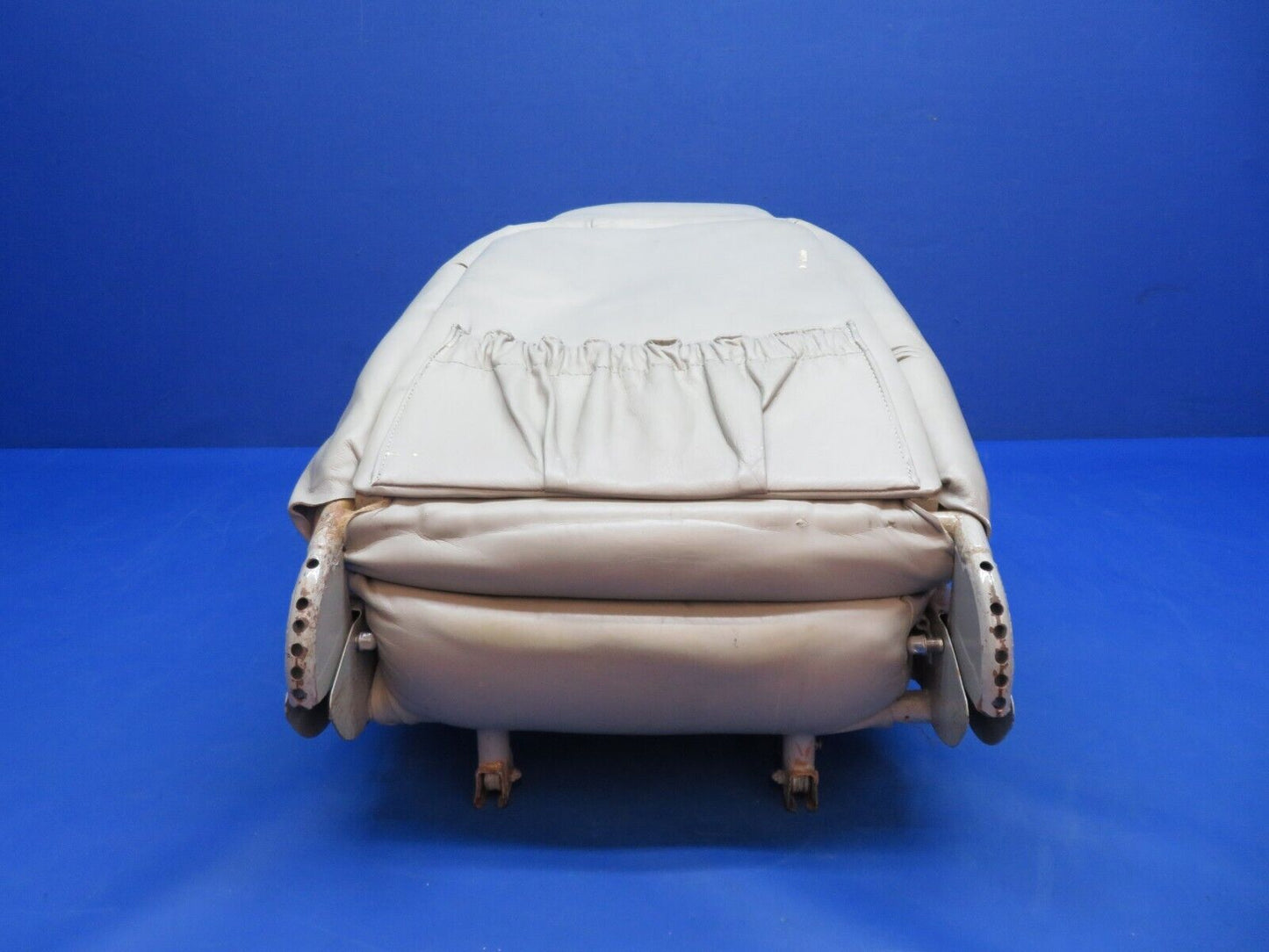 Cessna 310 / 310Q Cessna Center LH Seat Grey Leather P/N 0812874-3 (0823-674)