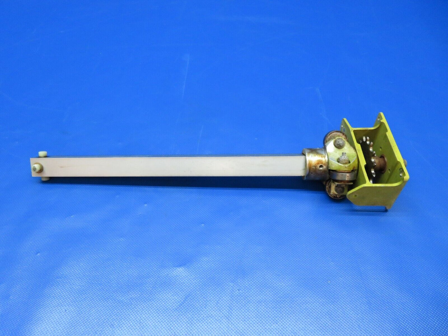 Piper PA-24-180 Comanche RH Control Wheel Tube w/ Roller 20975-00 (1223-274)