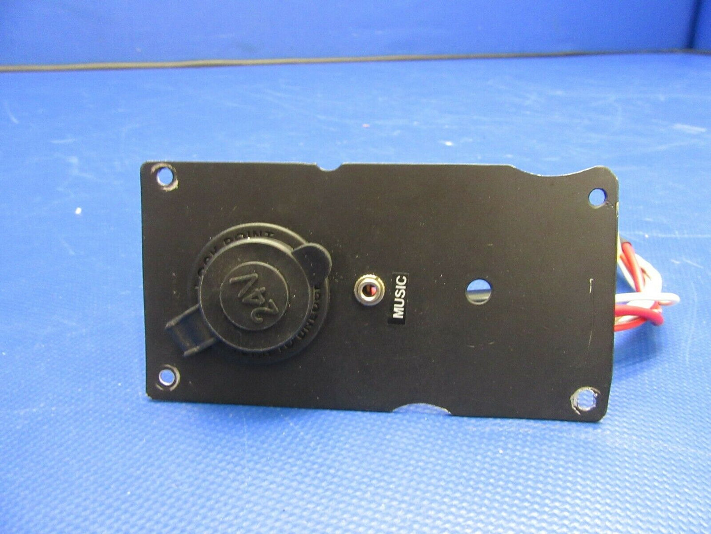 Cessna T210N Power Supply Port & Jack 24 Volts (0621-576)