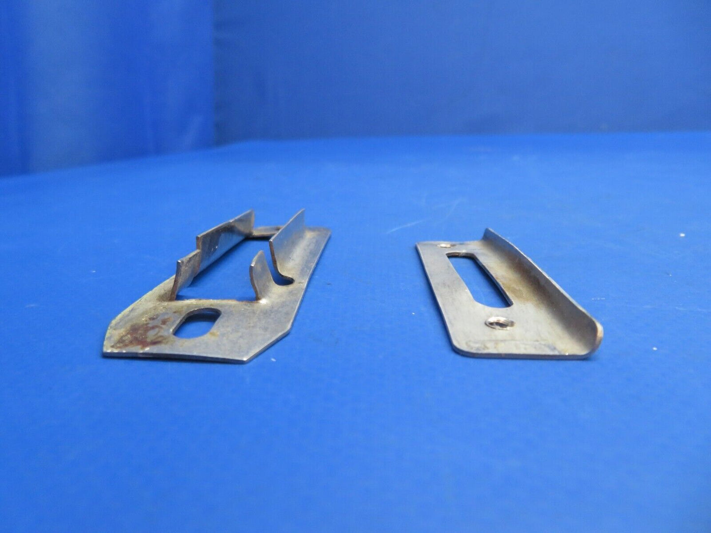 Piper PA-28-180 Cabin Door Pins & Strike Plates P/N 68353-00 LOT (0323-742)