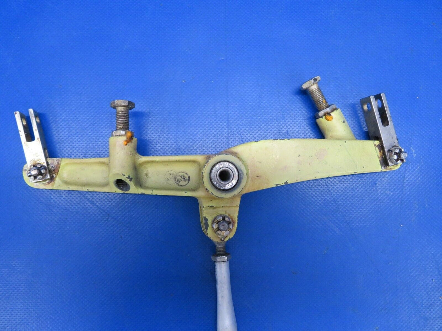 Beech Baron E-55 Bellcrank Aileron w/ Rod RH 35-521158-8, 35-52152-4 (1219-75)