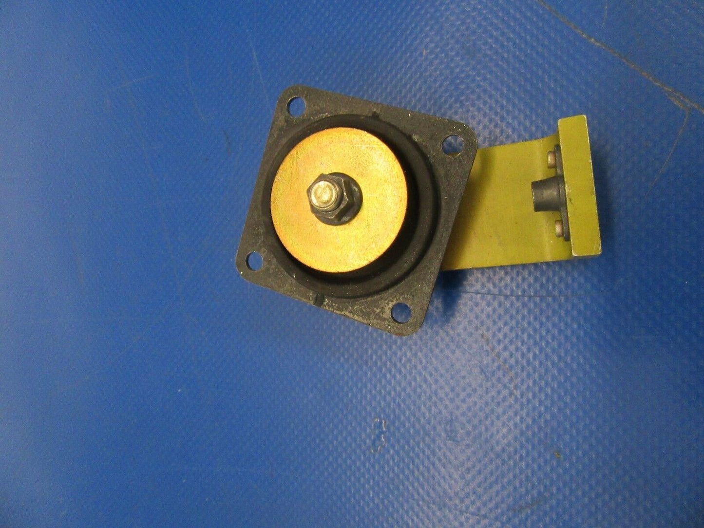 Beech Baron 58P Shock Mount & Support Instrument Panel P/N 96-324075 (0418-122)