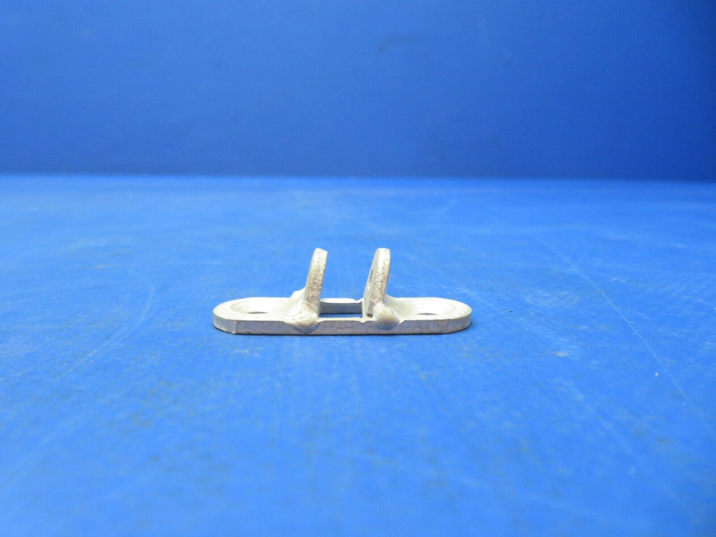 Cessna Hinge Assy P/N 0710625-1 NOS (1023-221)