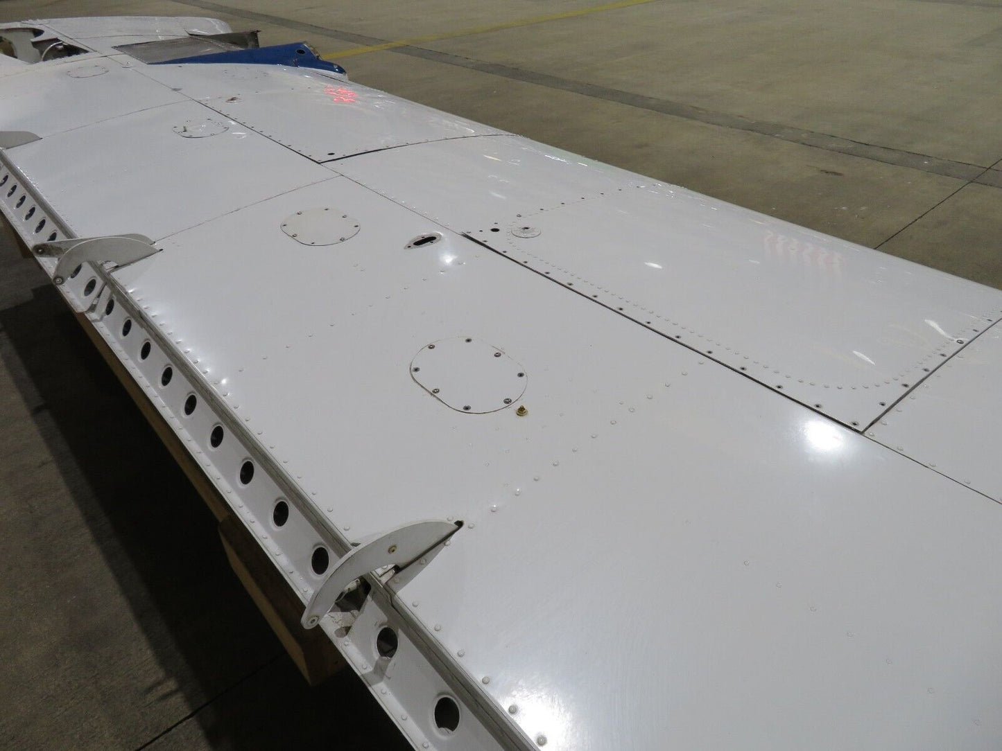 1978 Piper PA-34-200T Seneca LH Wing P/N 37093-03 (0423-104)