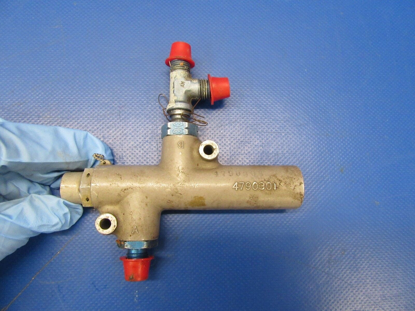 Lear Priority Valve P/N 2979013-1 PARTS ONLY (1018-82)