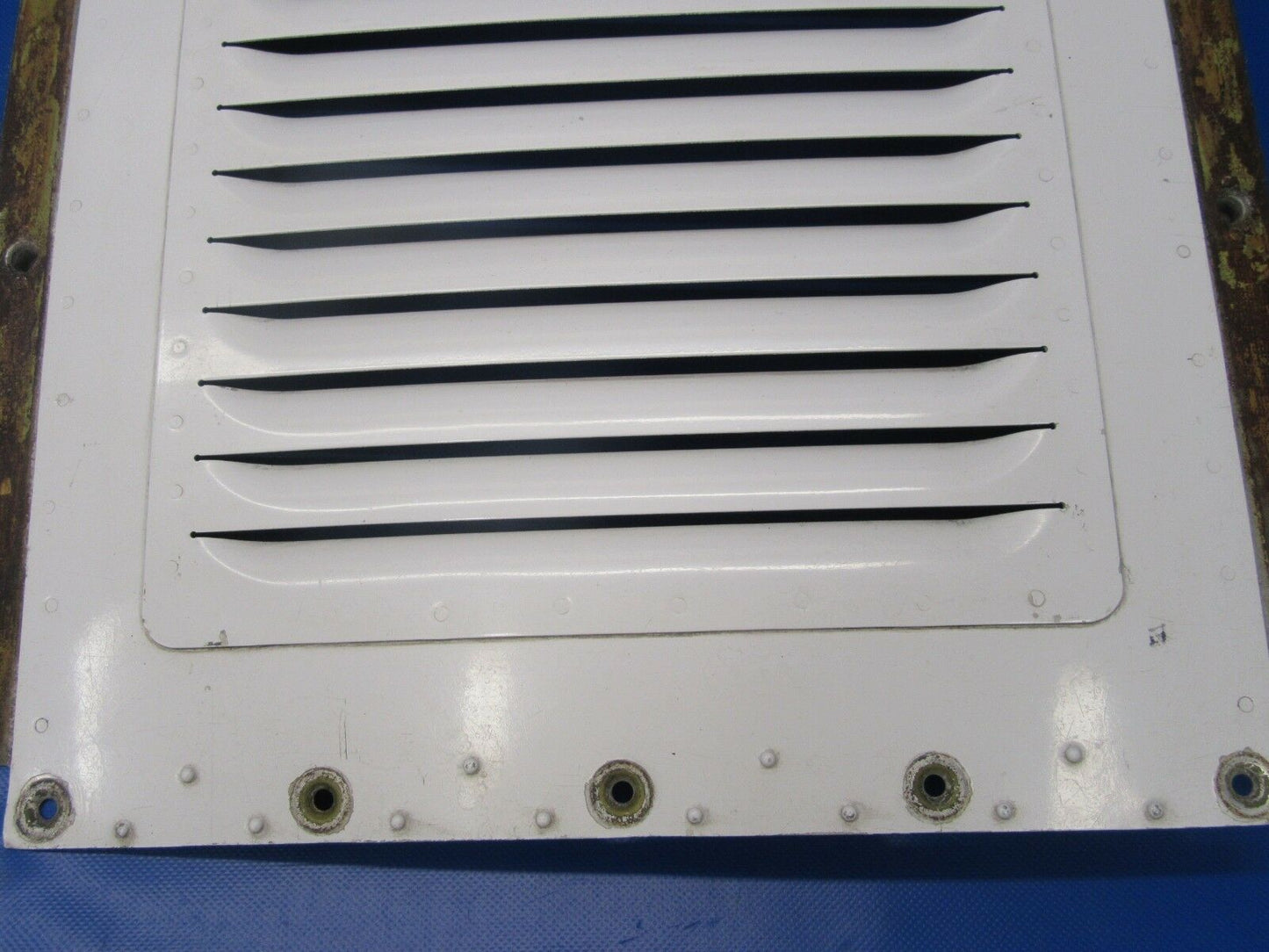 Piper Seneca II Top Center Cowl P/N 37207-101, 67995-002 (0818-256)
