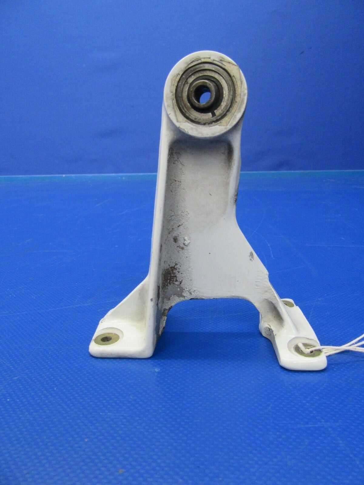Cessna 310 R Bracket Aileron LH P/N 5024002-13 (0918-54)