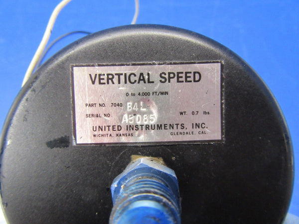 United Instruments Vertical Speed Indicator Lighted 28V P/N 7040-B4L (0918-93)