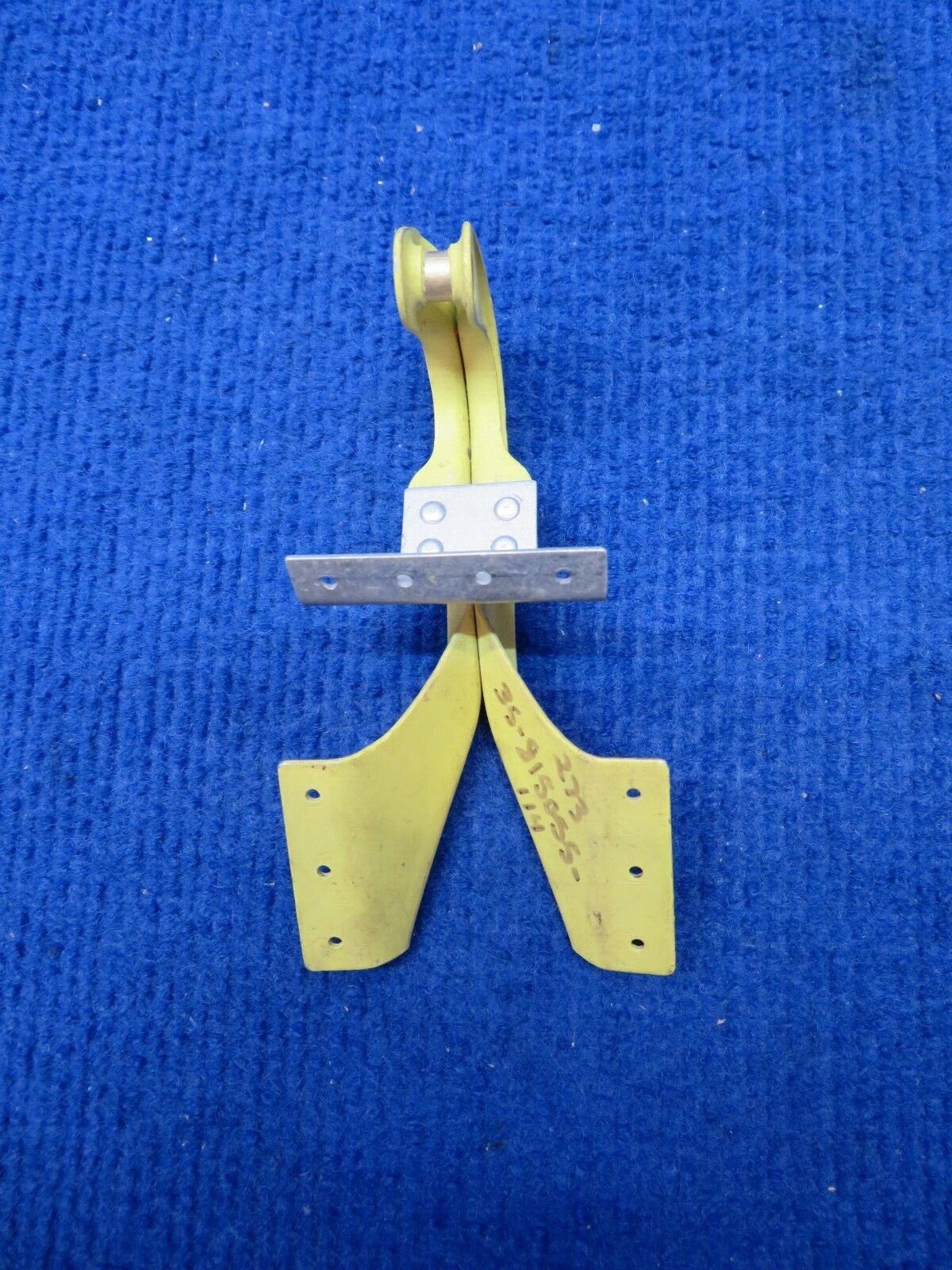 Beechcraft Main Gear Door Hinge FWD LH OTBD P/N 35-815055-114 NOS (0722-37)