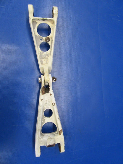 Beech Baron B-58 Torque Knee Upper & Lower P/N 35-815077-10 (0618-258)