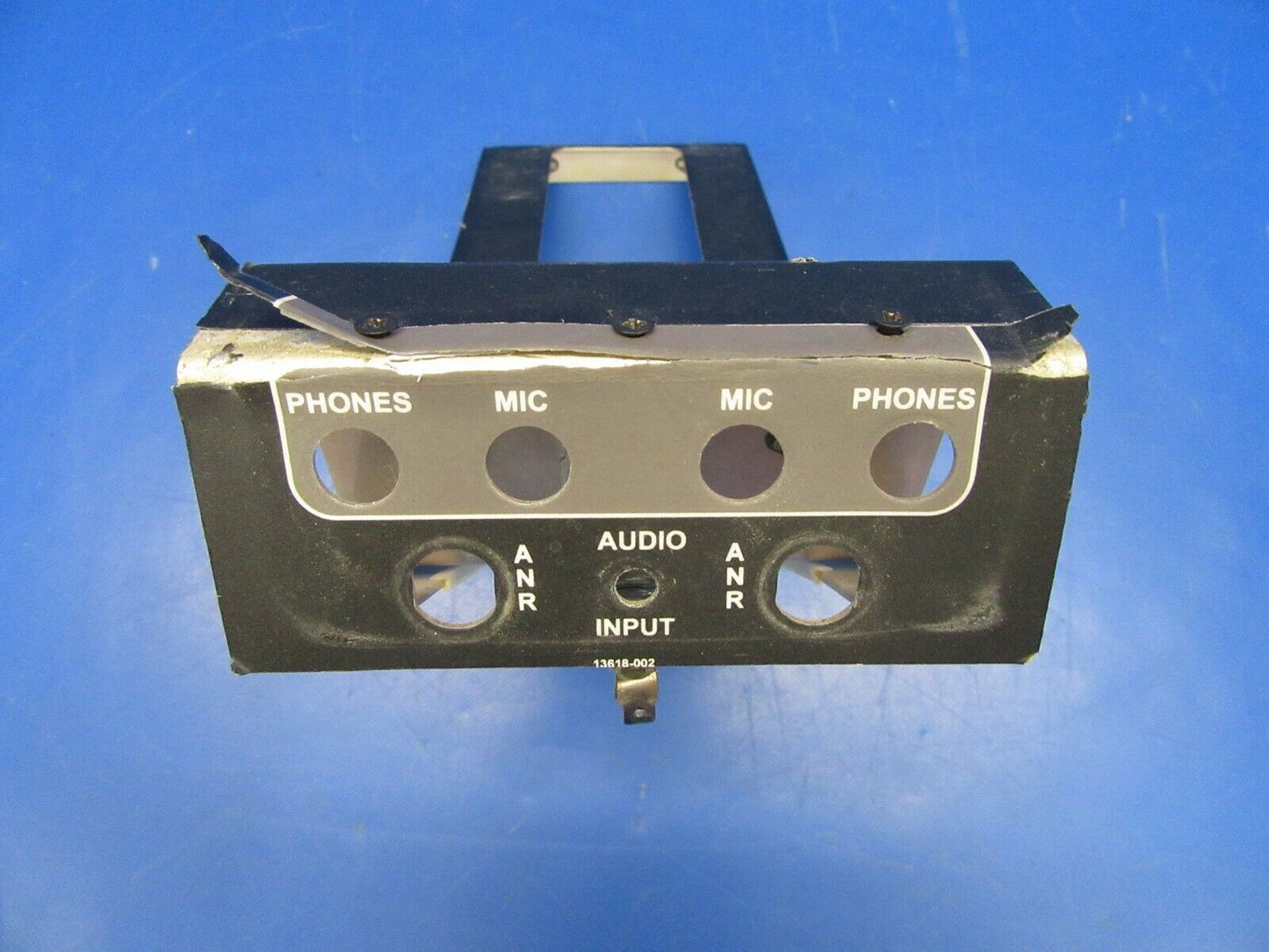 Cirrus SR-22 Aft Console P/N 19235 (1019-389)