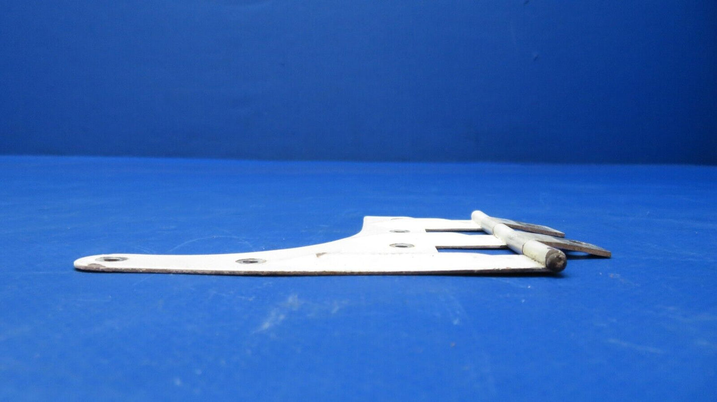 Cessna 150 / 150F LH Upper Door Hinge Bracket P/N 0411602-1 (0523-839)