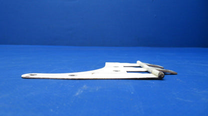Cessna 150 / 150F LH Upper Door Hinge Bracket P/N 0411602-1 (0523-839)