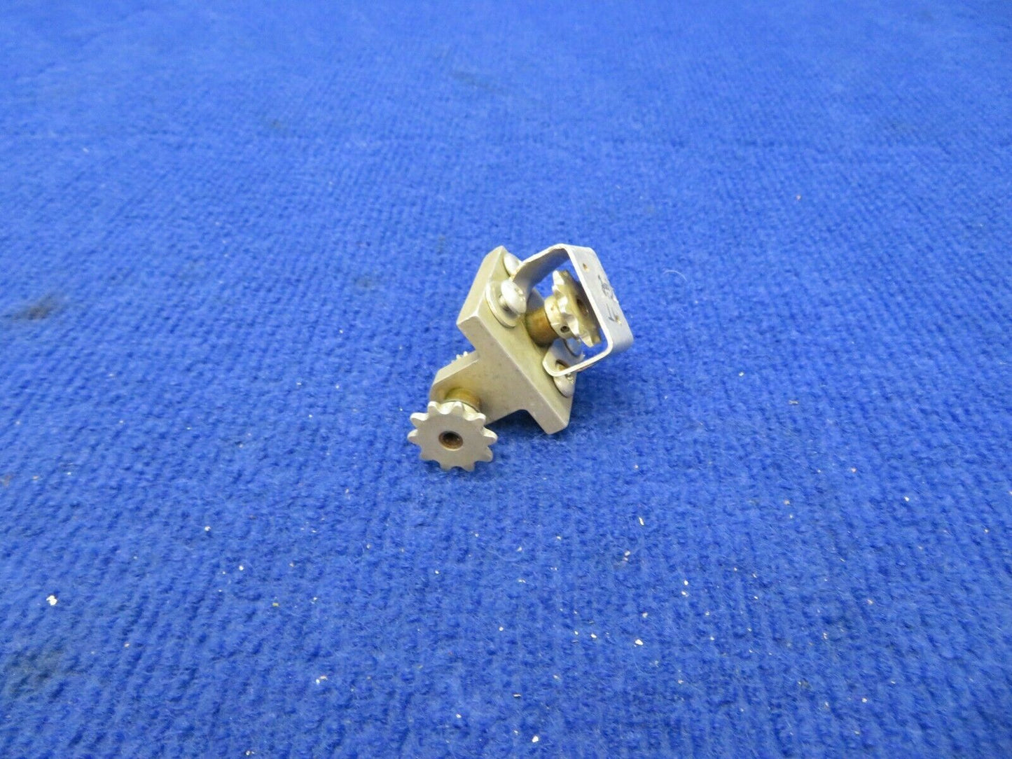1956 Cessna Sprocket Gear w/ Chain & Guard Aileron Trim P/N 0861100-5 (0422-513)