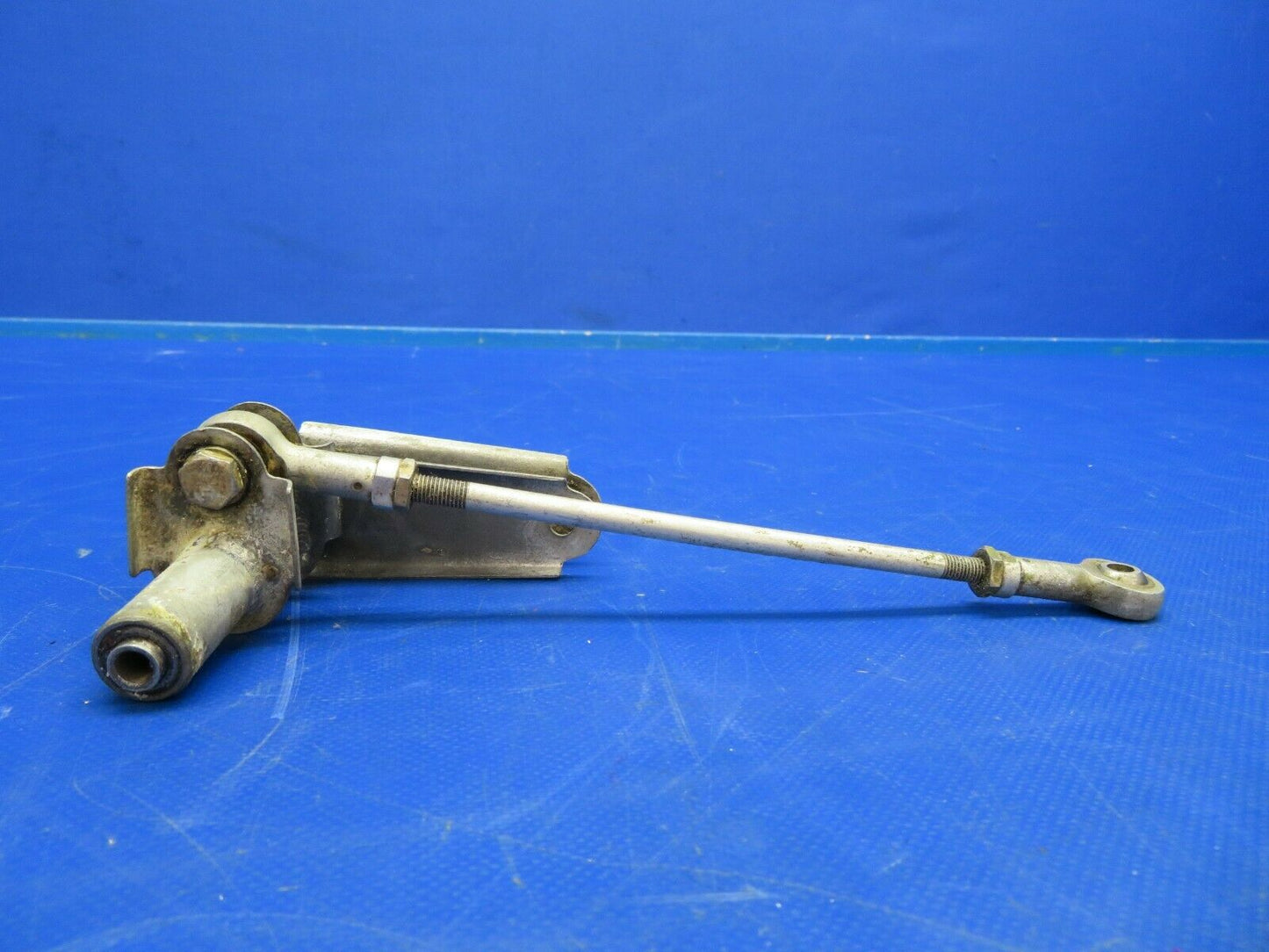 Cessna 310P Bellcrank Assy Rod Flap Push / Pull LH P/N 0862100-13 (0620-701)