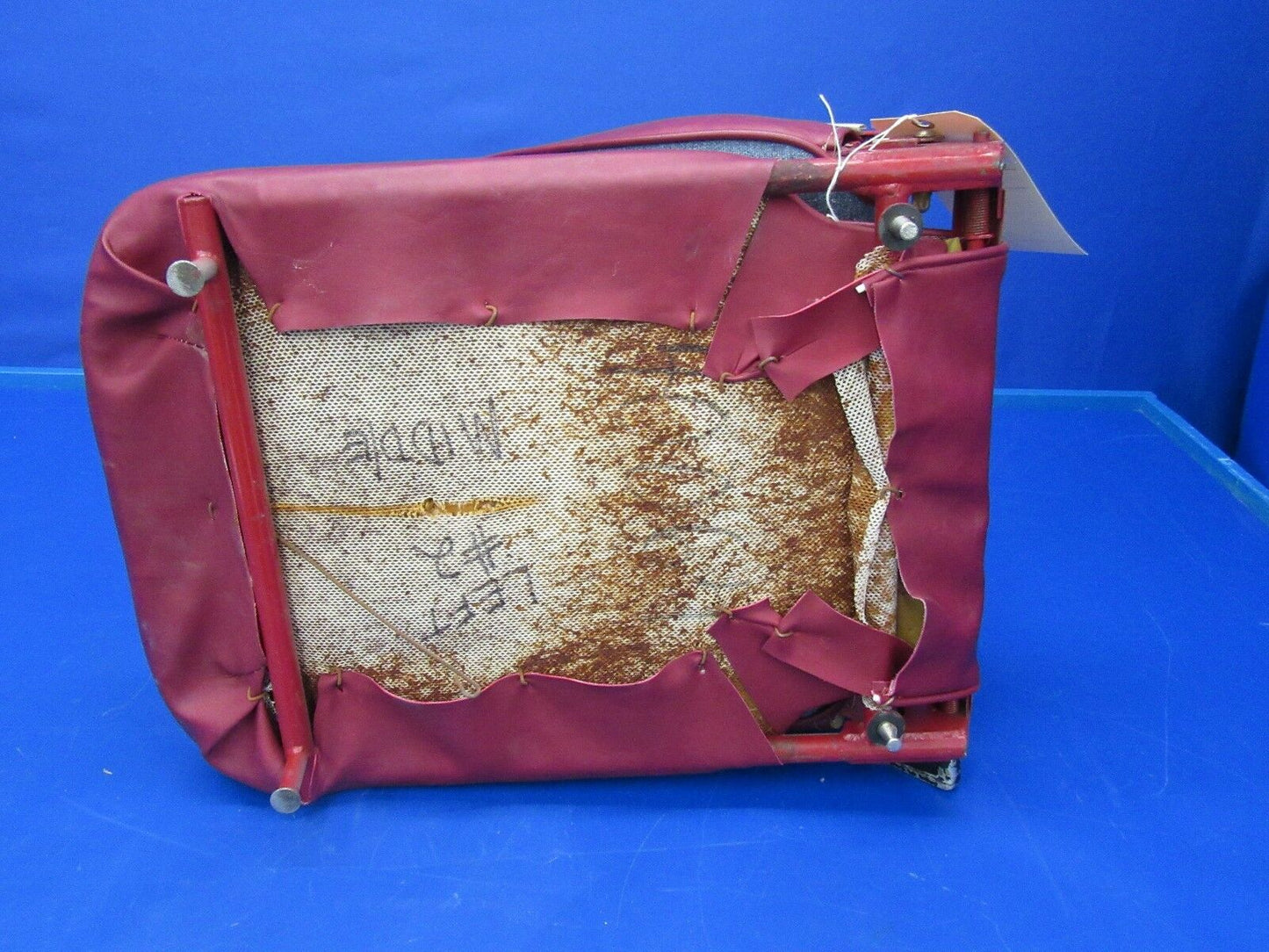 Piper PA-32 Cherokee Six Center Seat Red Leather / Gray Upholstery (0418-196)
