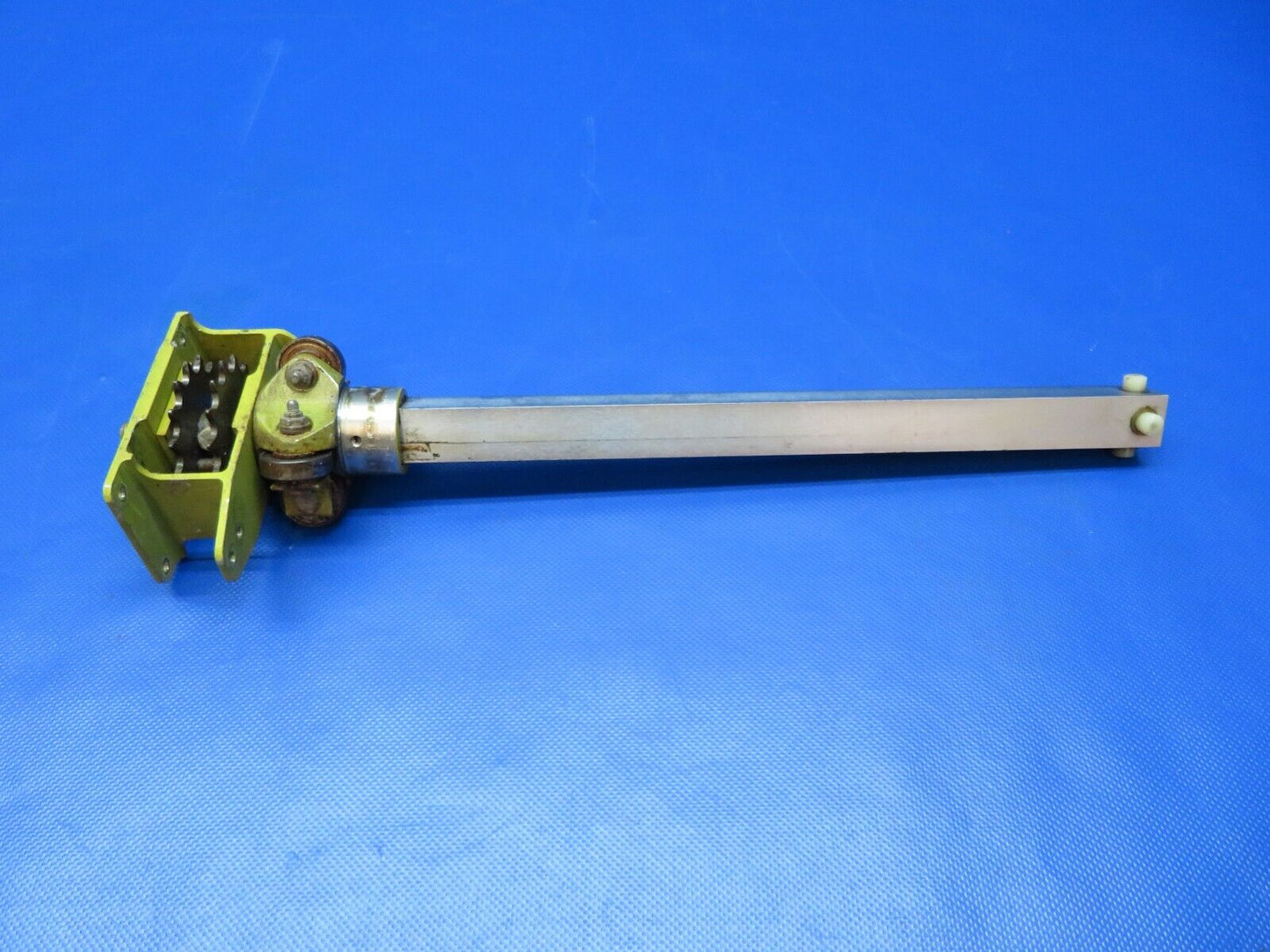 Piper PA-24-180 Comanche Control Wheel Tube LH Roller P/N 20975-03 (1223-273)